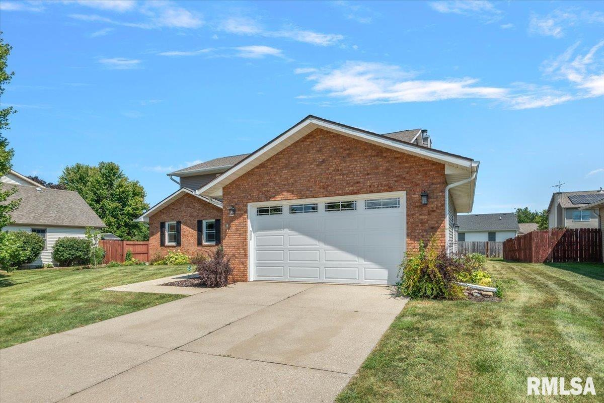 3220 Red Bud Lane Springfield, IL 62712 - Photo 3 of 47 Gallery Image 3