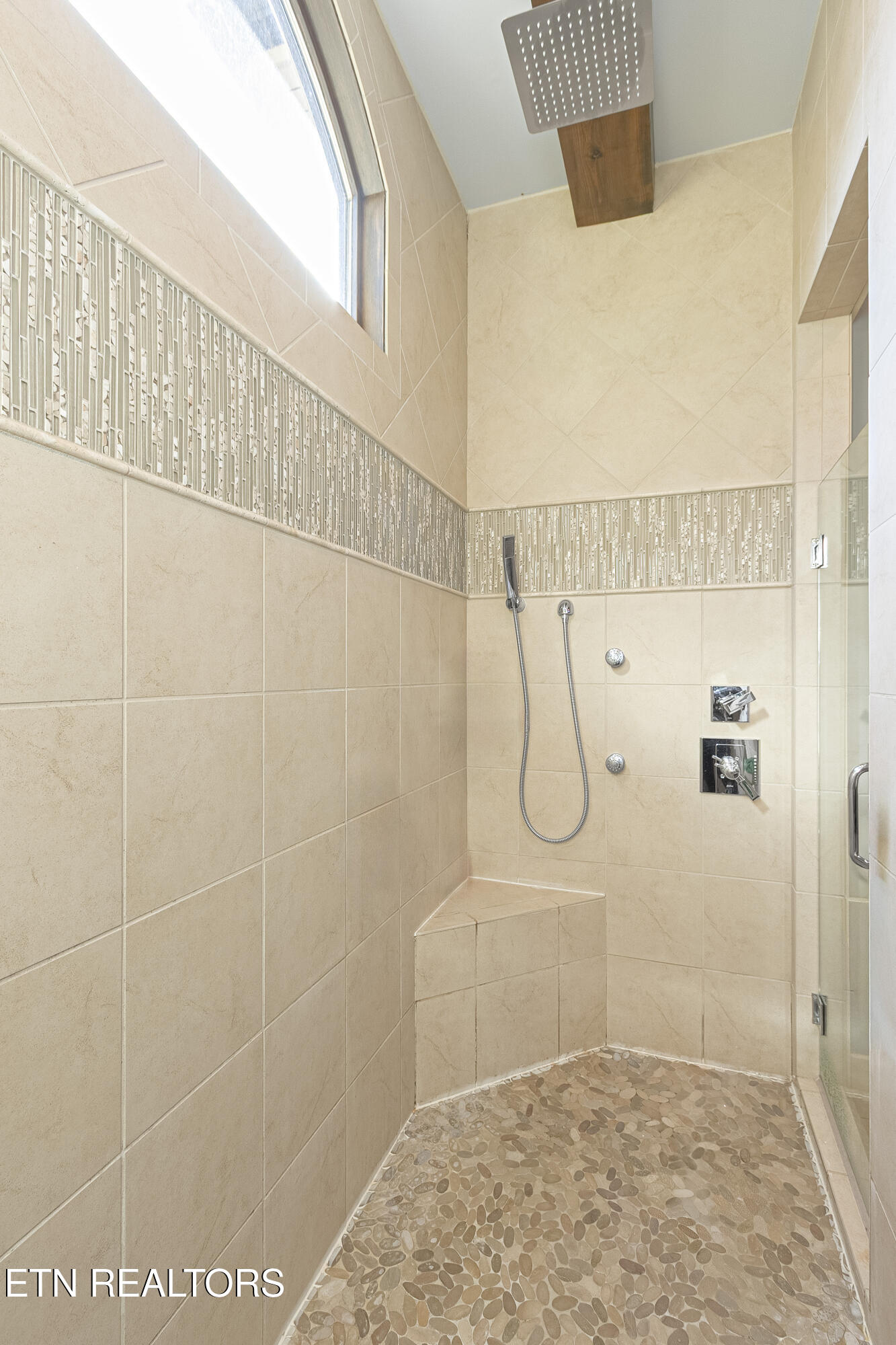 1550 New Hope Road Rockwood, TN 37854 - Photo 26 of 38 Primary Shower
