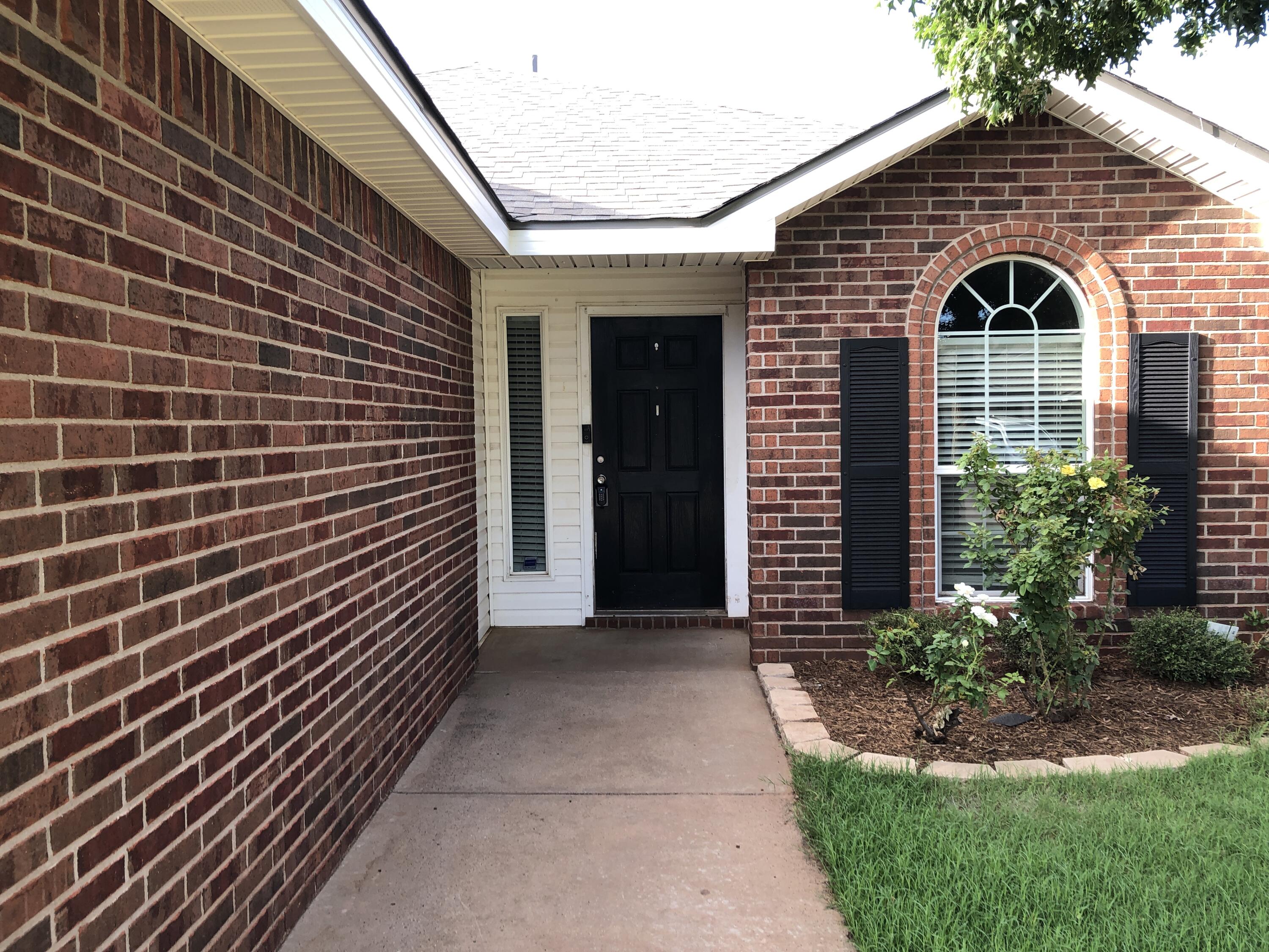 6705 84th Street Lubbock, TX 79424 - Photo 4 of 26 IMG_0432