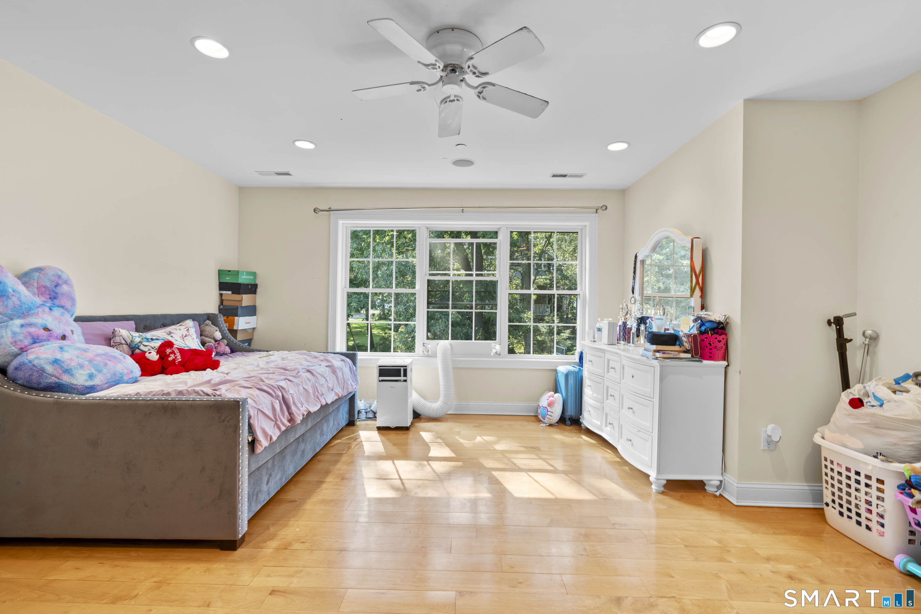 1 Walters Way Windsor, CT 06095 - Photo 20 of 39 UPPER LEVEL - FAMILY AREA