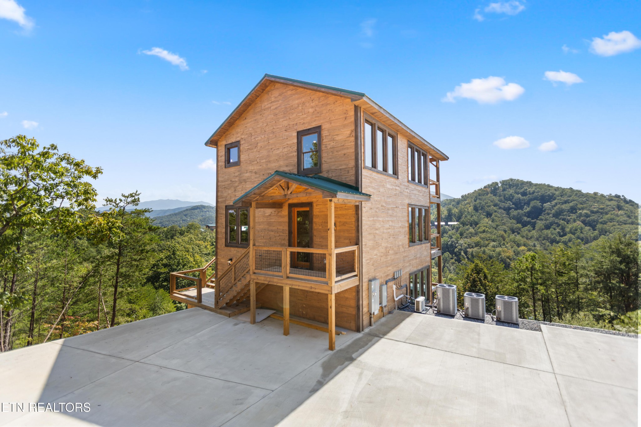 2412 Mountain Ridge Way Sevierville, TN 37862 - Photo 7 of 52 Gallery Image 7