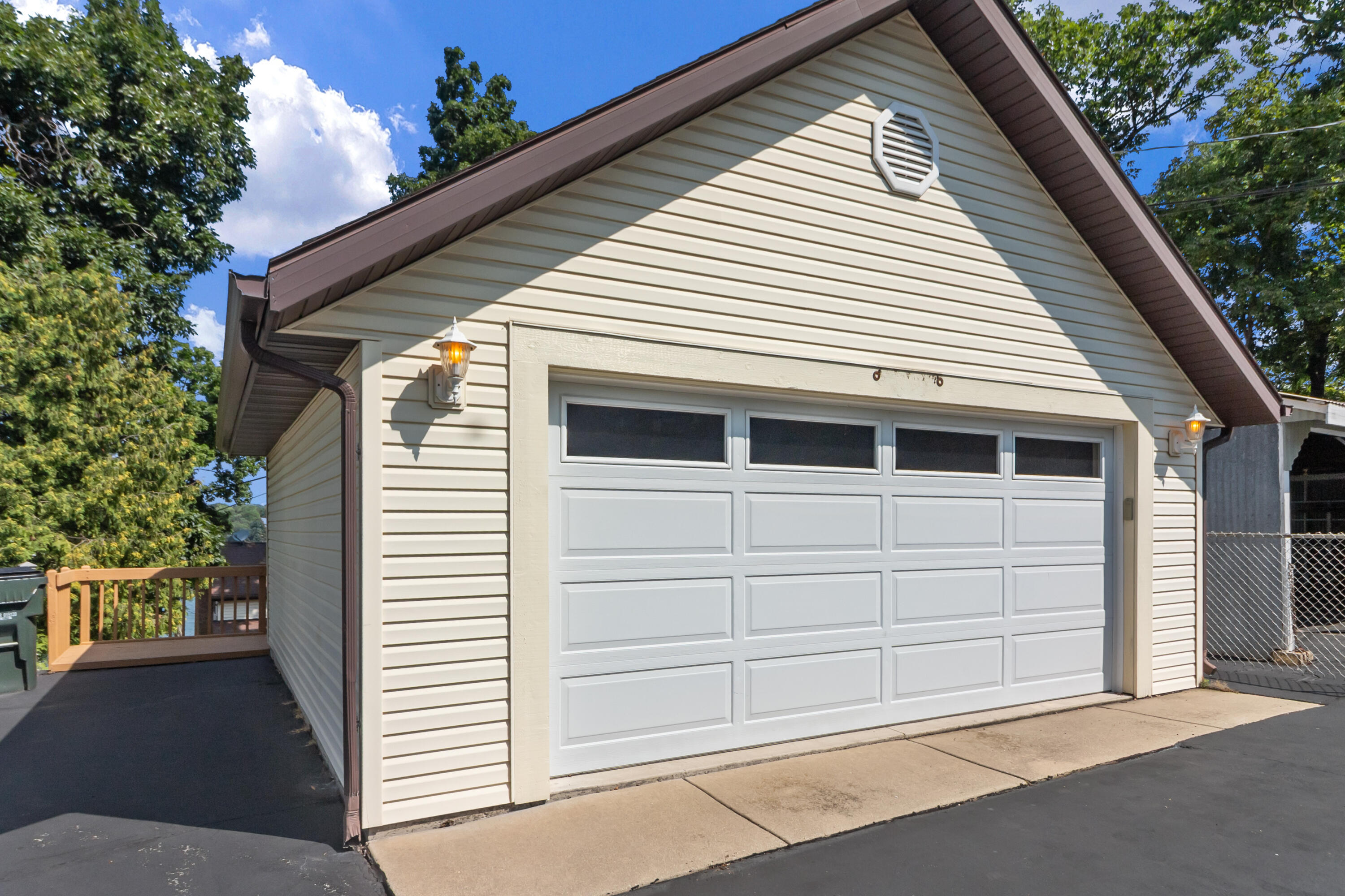 W5426 Solid Comfort Road La Grange, WI 53121 - Photo 23 of 30 Garage