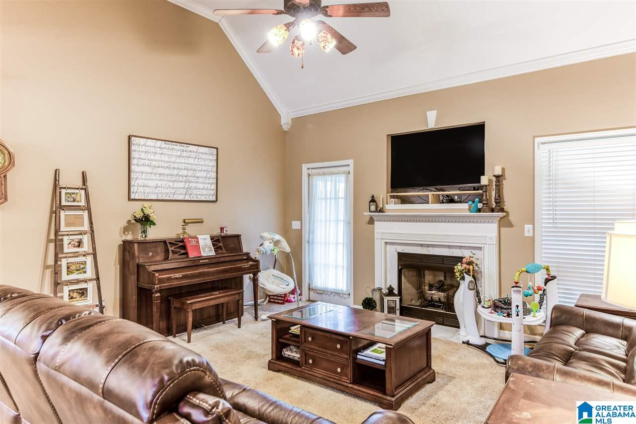 151 Silverstone Lane Alabaster, AL 35007 - Photo 7 of 42 Gallery Image 7