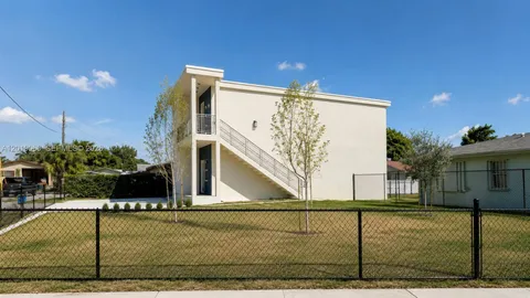 $885,000 | 526 Northwest 6th Street, Hallandale Beach, FL 33009