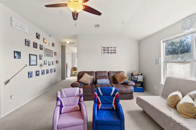 $2,400 | 615 Ashlen Drive, Houston, TX 77073