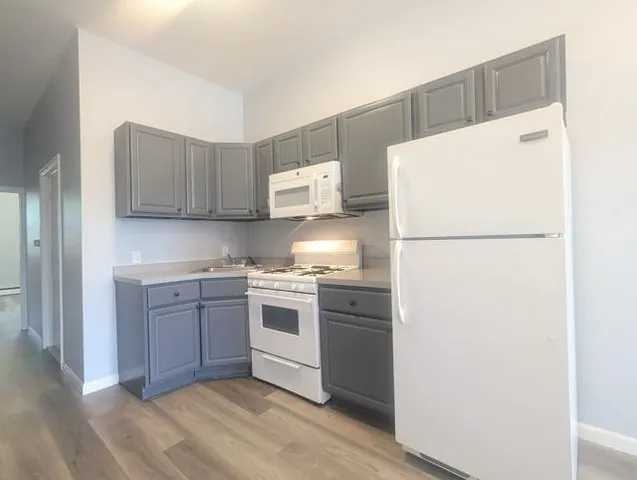 $1,650 | 205 Webster Avenue, Unit 1R, Jersey City, NJ 07307