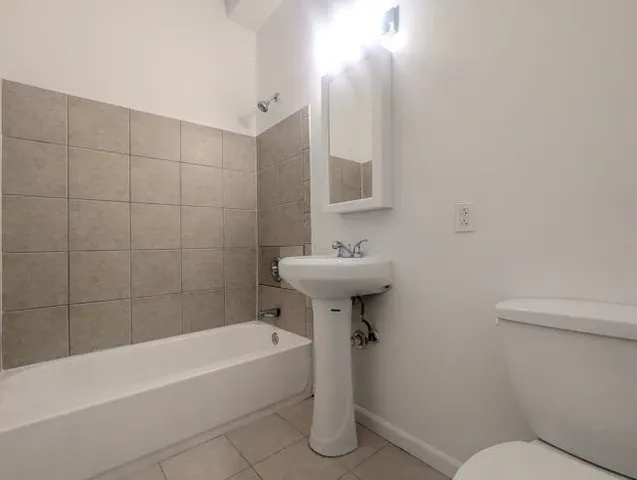 $1,650 | 205 Webster Avenue, Unit 1R, Jersey City, NJ 07307
