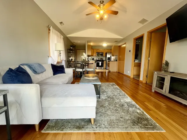 $209,000 | 10620 Central Avenue, Unit 3A, Chicago Ridge, IL 60415