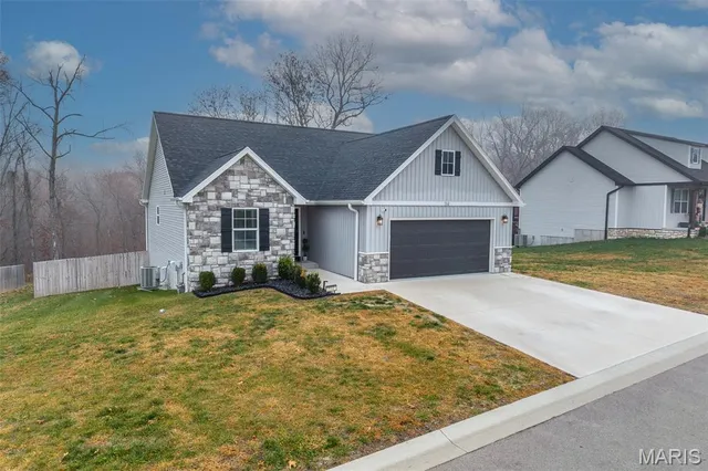 $389,900 | 114 Alice Drive, Waynesville, MO 65583