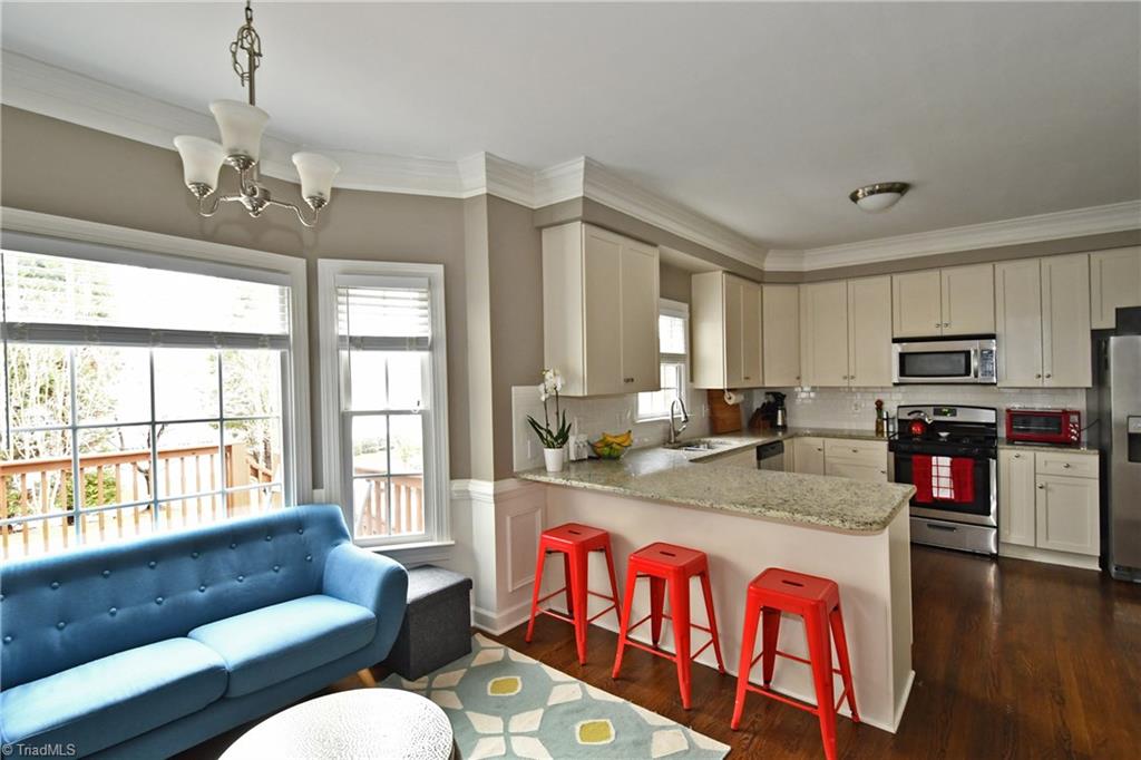 125 Windrush Road Winston-Salem, NC 27106 - Photo 8 of 23 Fabulous kitchen!