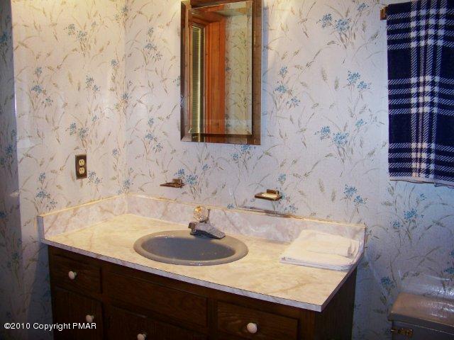 7542 Kilmer Road Tobyhanna, PA 18466 - Photo 17 of 19 Master Bath