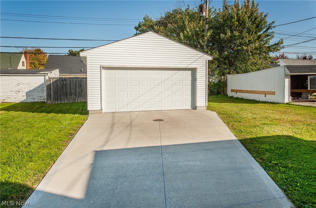4165 Stilmore Road Cleveland, OH 44121 - Photo 3 of 25 Gallery Image 3