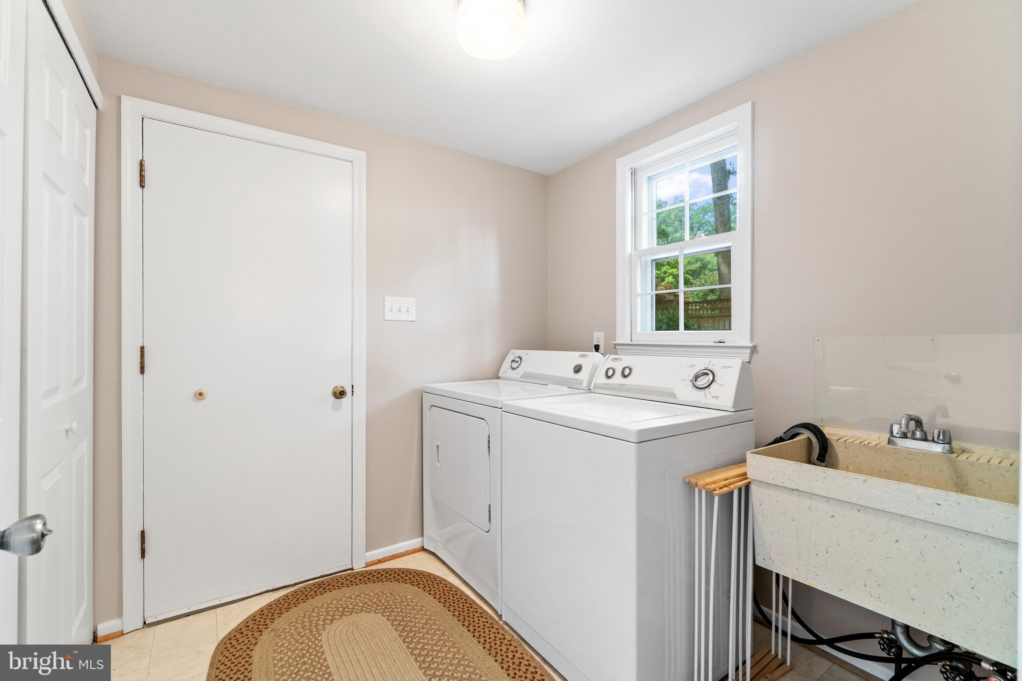6726 Bellamy Avenue Springfield, VA 22152 - Photo 12 of 38 Gallery Image 12