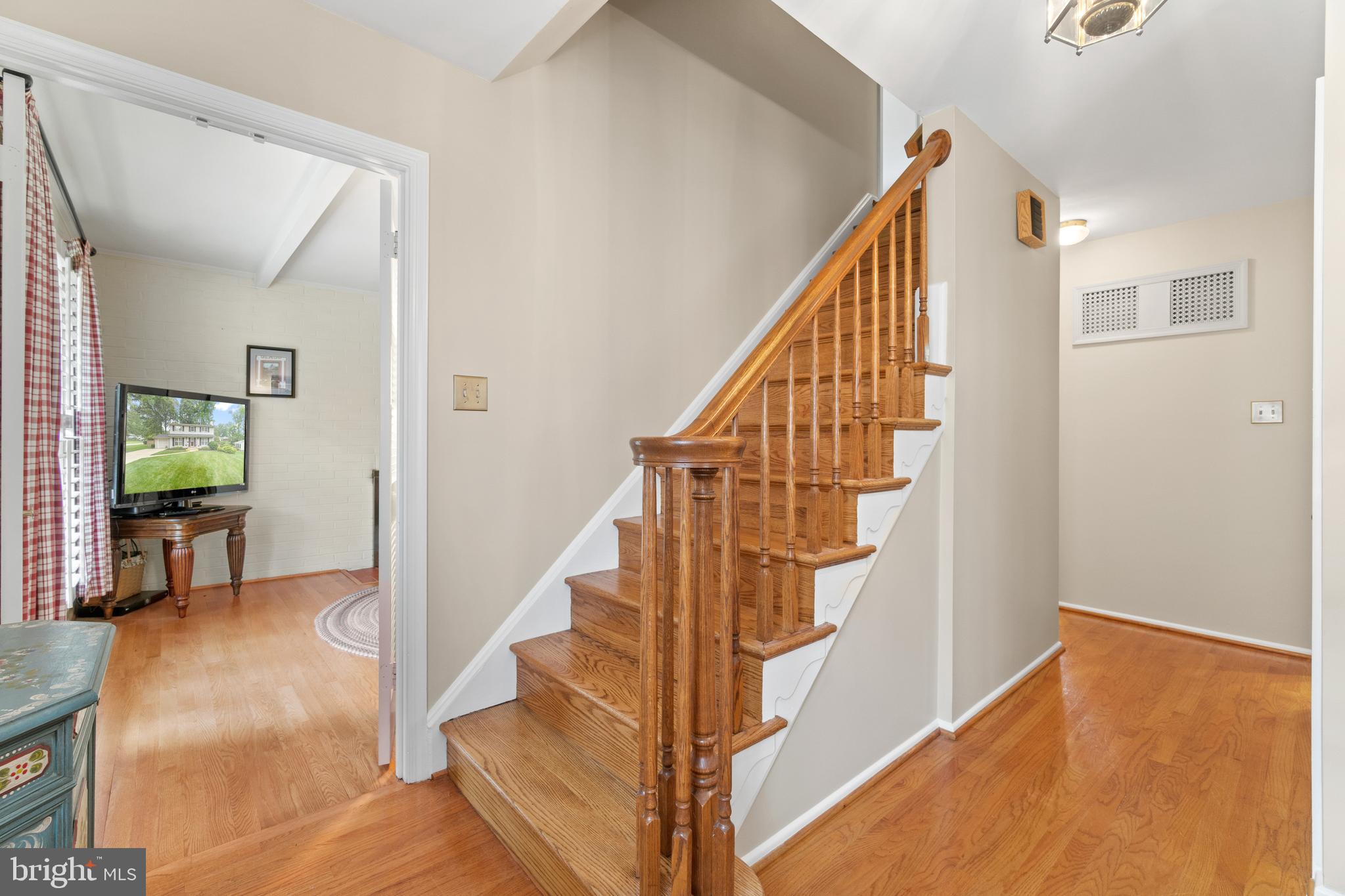 6726 Bellamy Avenue Springfield, VA 22152 - Photo 5 of 38 Gallery Image 5