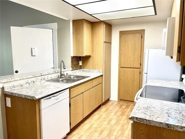 $2,300 | 20702 El Toro, Unit 394, Lake Forest, CA 92630