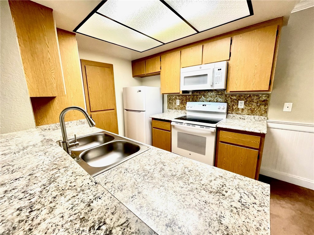 20702 El Toro, Unit 394 Lake Forest, CA 92630 - Photo 6 of 22 New sink