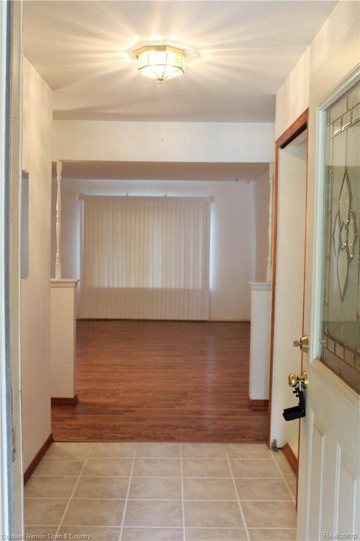 44488 Hanford Road Canton, MI 48187 - Photo 3 of 25 IMG_1744.JPG