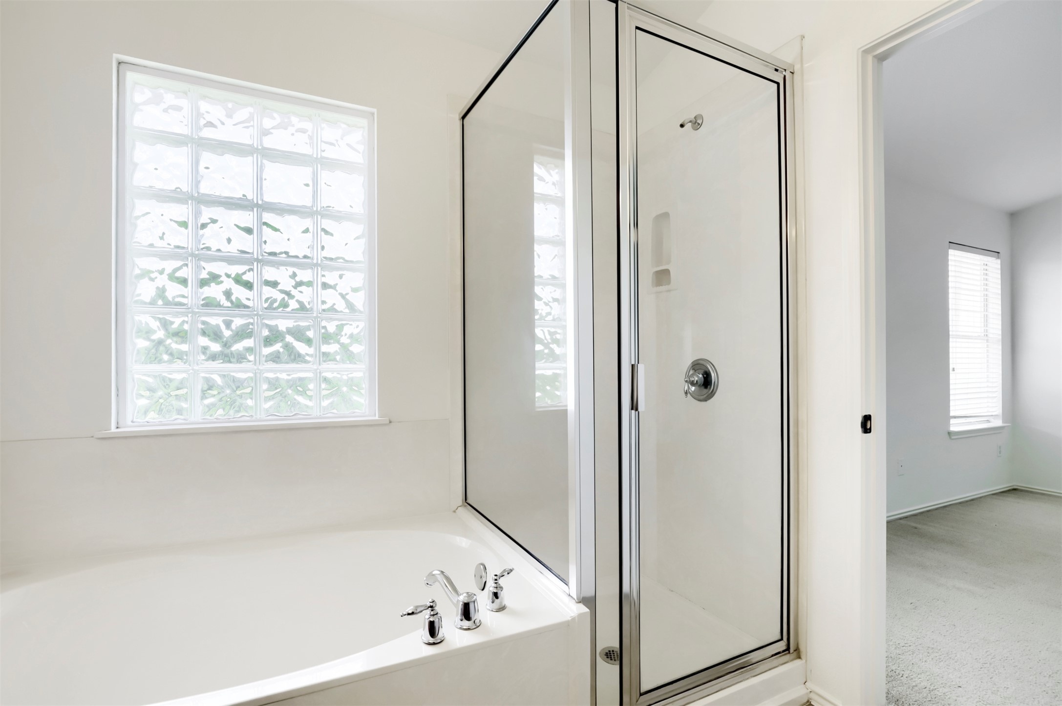 4125 Pebble Ridge Cove Round Rock, TX 78681 - Photo 19 of 30 Indulge in a tranquil bathing experience with this deep soaking tub and adjacent glass-enclosed shower.