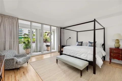 $1,980,000 | 20165 Northeast 39th Place, Unit 303 & 204, Aventura, FL 33180