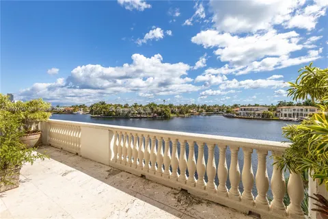 $1,775,000 | 20165 Northeast 39th Place, Unit 303 & 204, Aventura, FL 33180