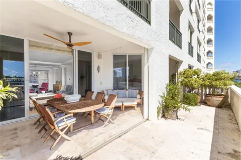 $1,980,000 | 20165 Northeast 39th Place, Unit 303 & 204, Aventura, FL 33180