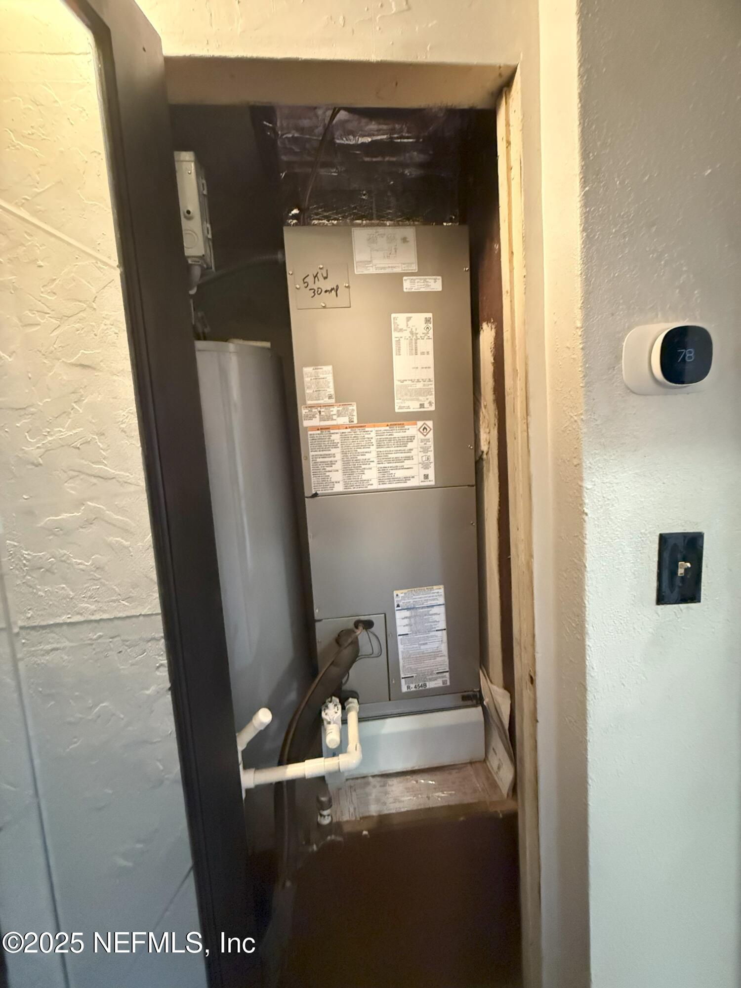 3546 Oleander Street Jacksonville, FL 32254 - Photo 18 of 32 a view of bathroom with a small space