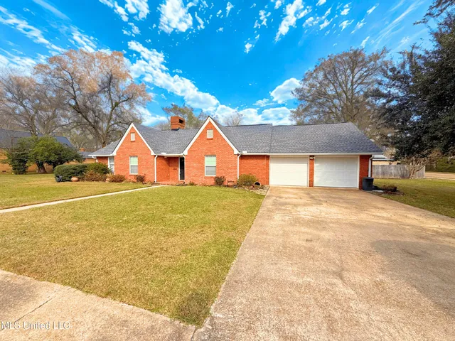 $285,000 | 100 Pearl Street, Crystal Springs, MS 39059