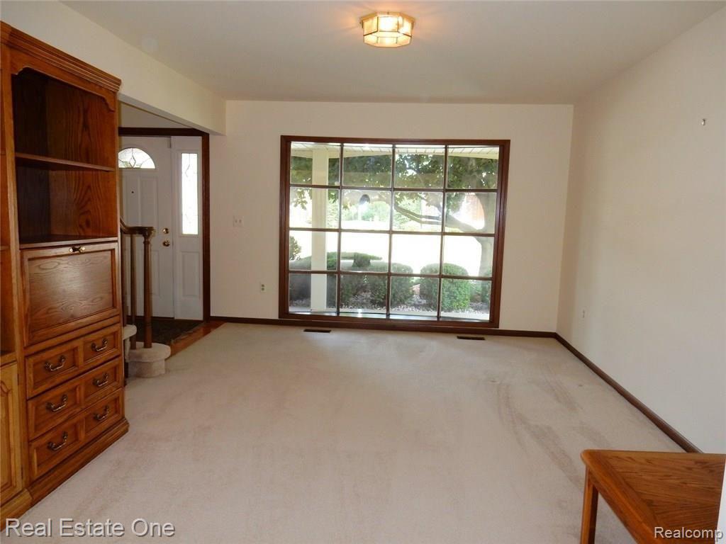 745 Lion Street Rochester Hills, MI 48307 - Photo 10 of 80