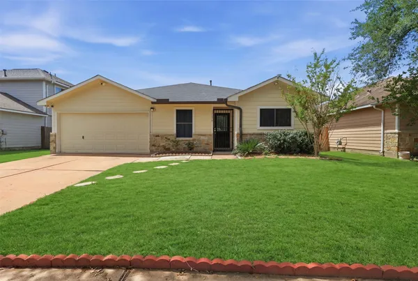 $1,900 | 12638 Coho Lane, Houston, TX 77045