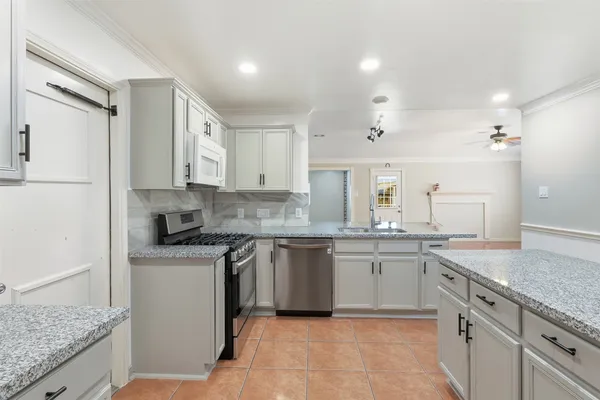 $1,900 | 12638 Coho Lane, Houston, TX 77045