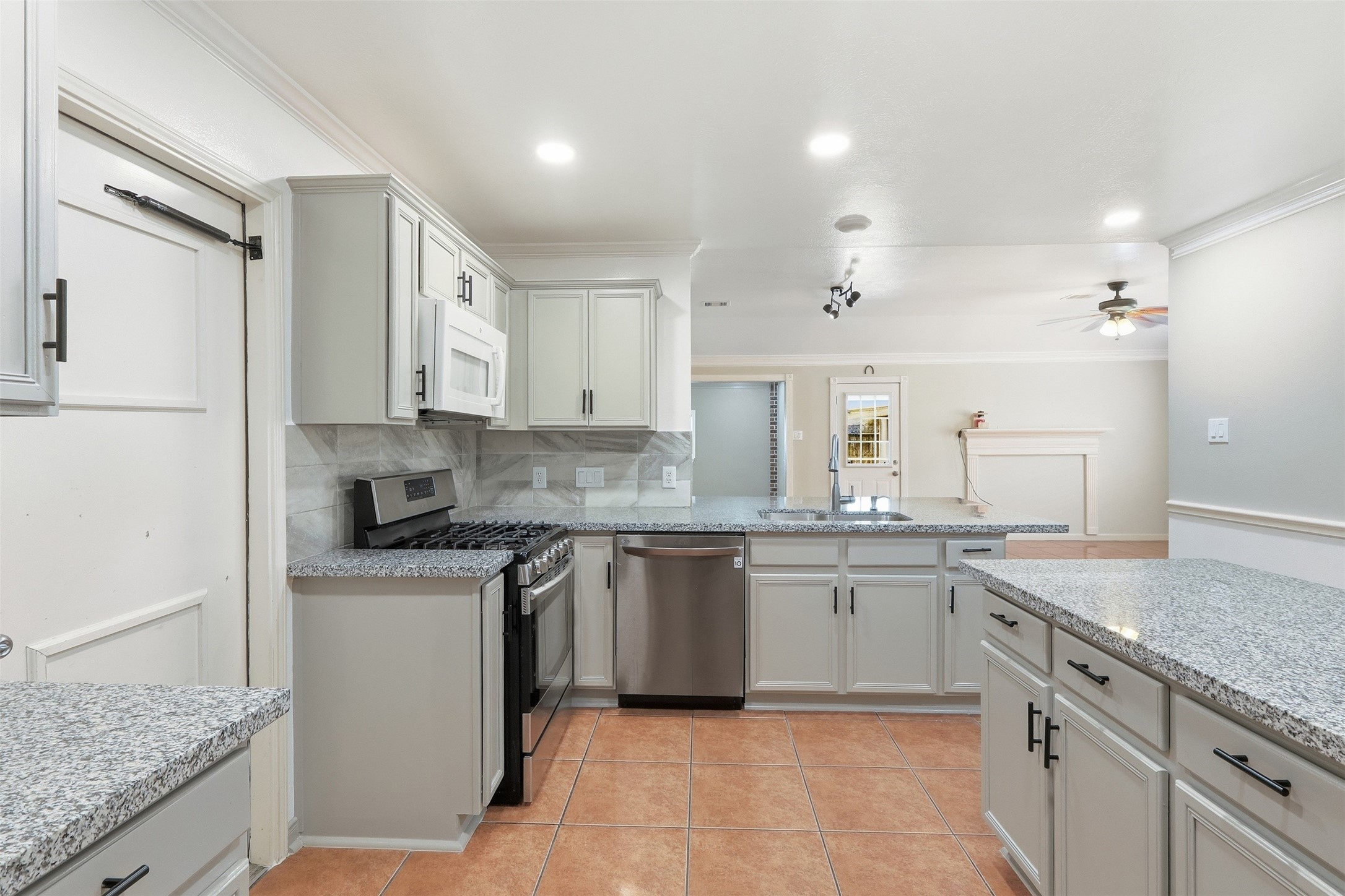 12638 Coho Lane Houston, TX 77045 - Photo 11 of 29 a kitchen with granite countertop cabinets stainless steel appliances a sink and a counter top space