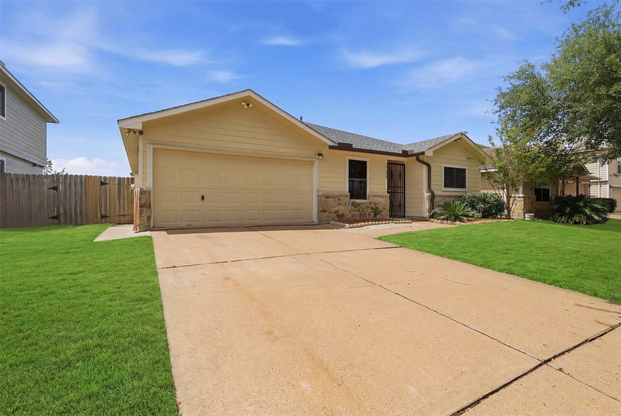 12638 Coho Lane Houston, TX 77045 - Photo 27 of 29 a front view of house with yard and green space