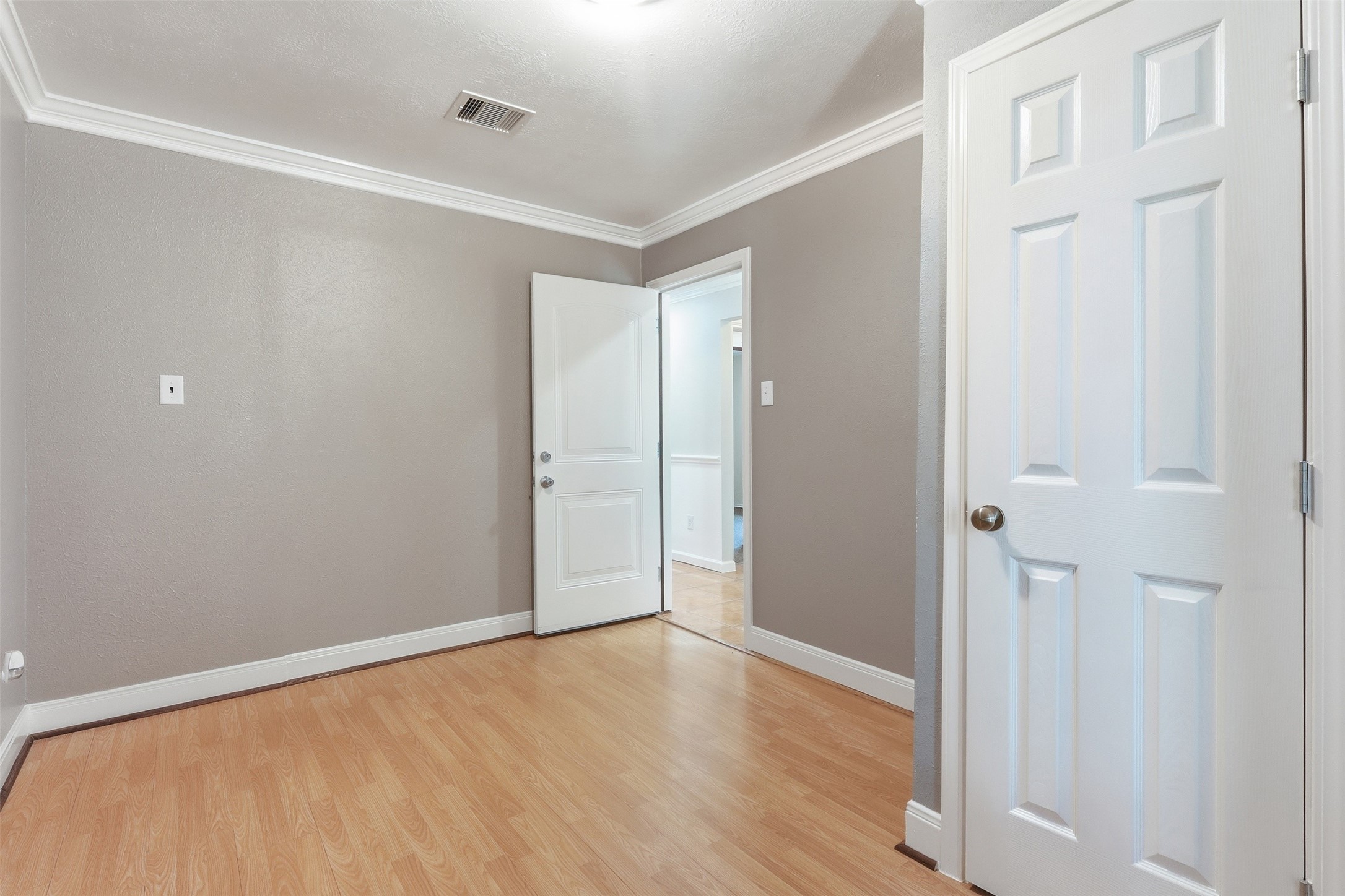 12638 Coho Lane Houston, TX 77045 - Photo 4 of 29 a view of an empty room