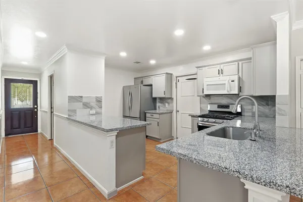 $1,900 | 12638 Coho Lane, Houston, TX 77045