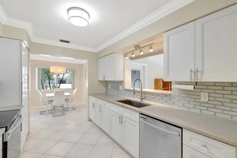 a view of a livingroom with furniture and a ceiling fan