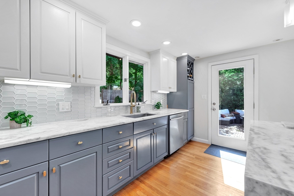 552 Concord Avenue Lexington, MA 02421 - Photo 11 of 31