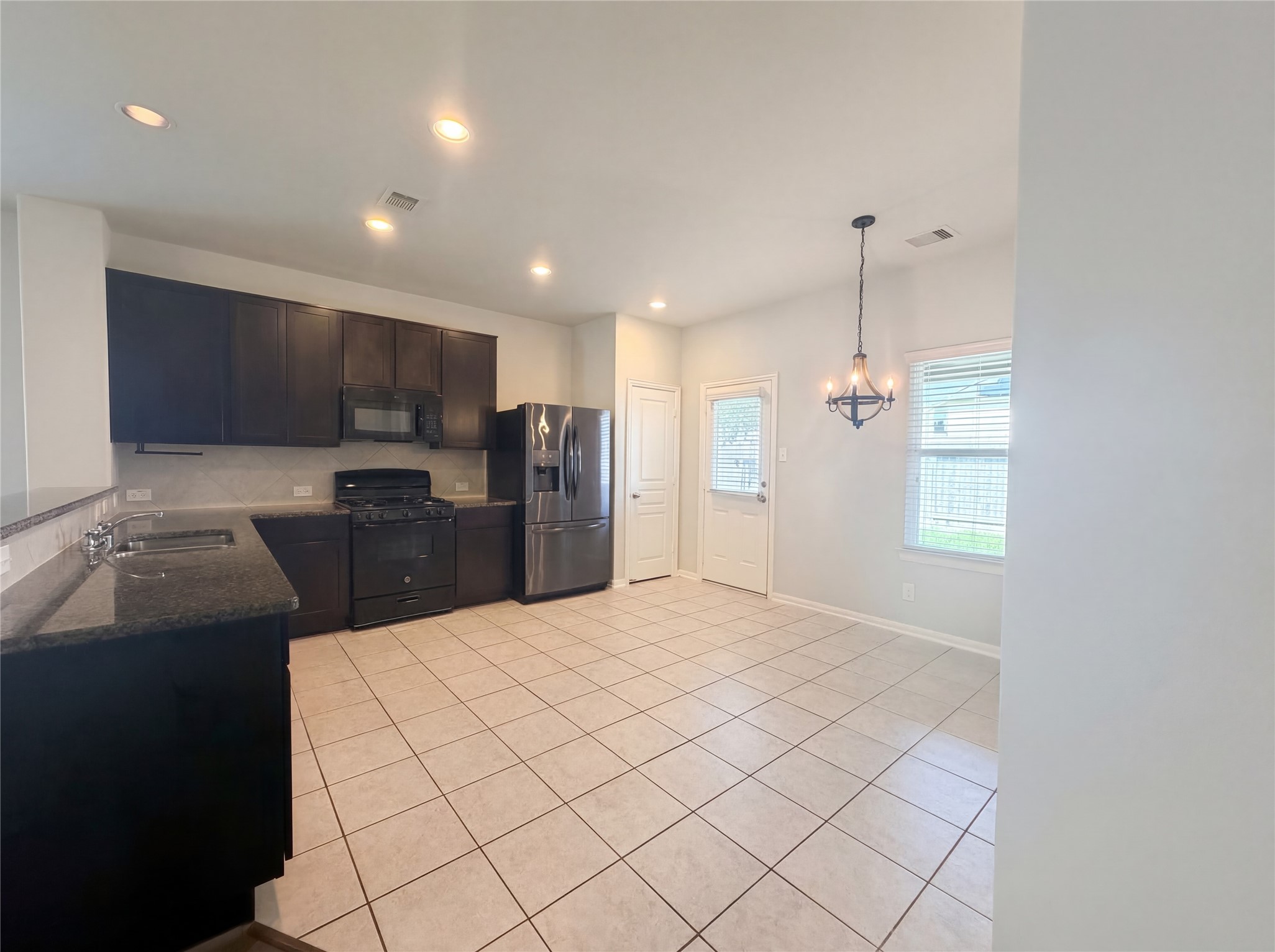 1038 Cash Street Alvin, TX 77511 - Photo 15 of 23