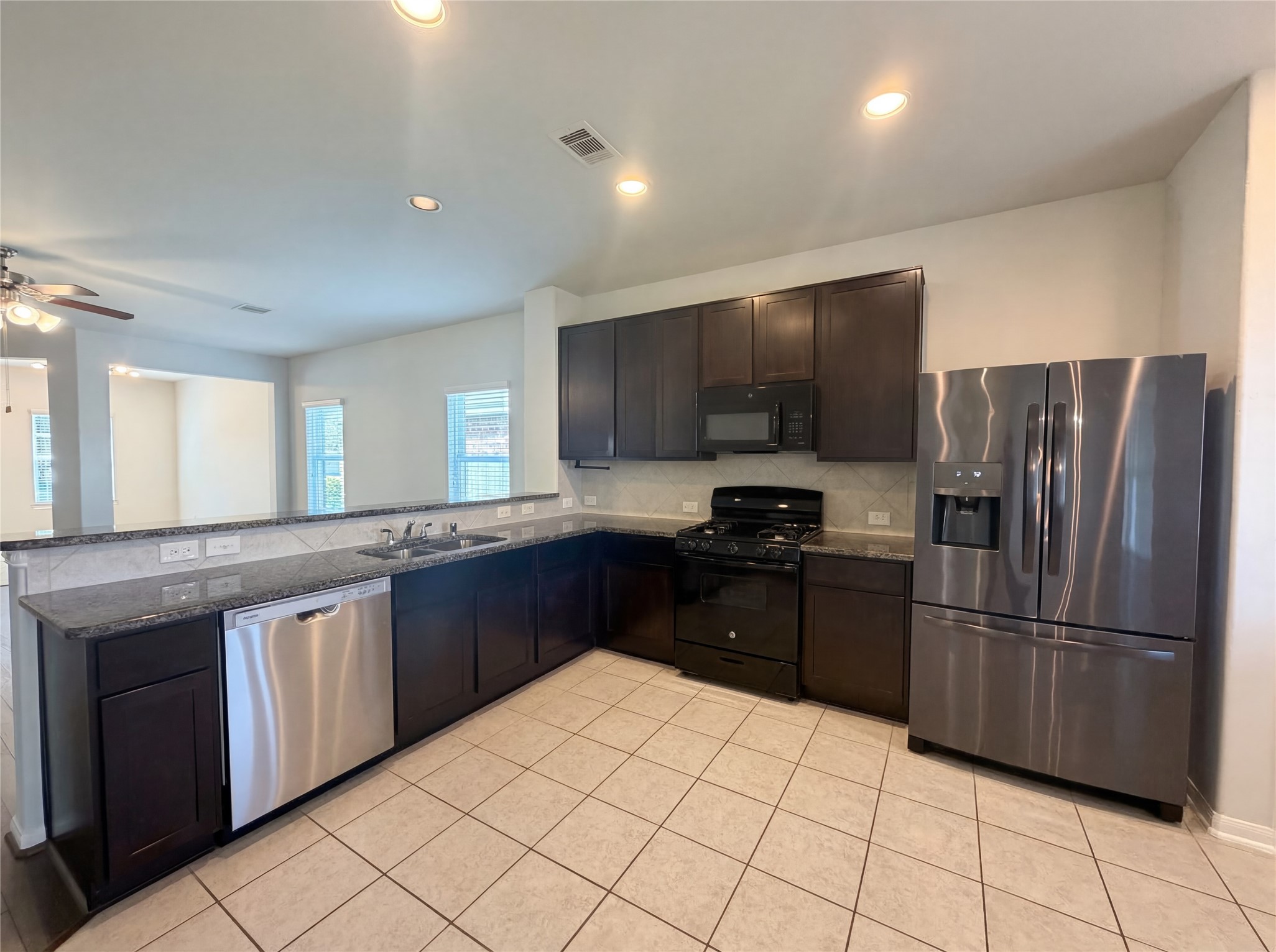 1038 Cash Street Alvin, TX 77511 - Photo 2 of 23