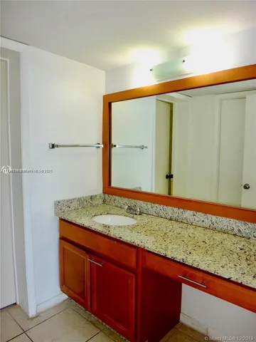 $1,550 | 498 Northwest 165th Street, Unit D307, Miami, FL 33169