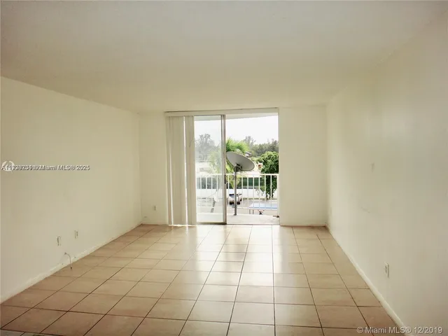 $1,550 | 498 Northwest 165th Street, Unit D307, Miami, FL 33169