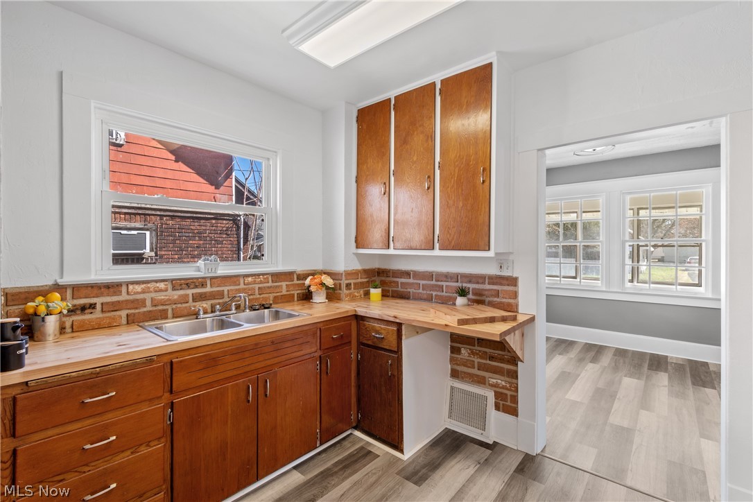 1599 Hampton Road Akron, OH 44305 - Photo 13 of 31 Kitchen