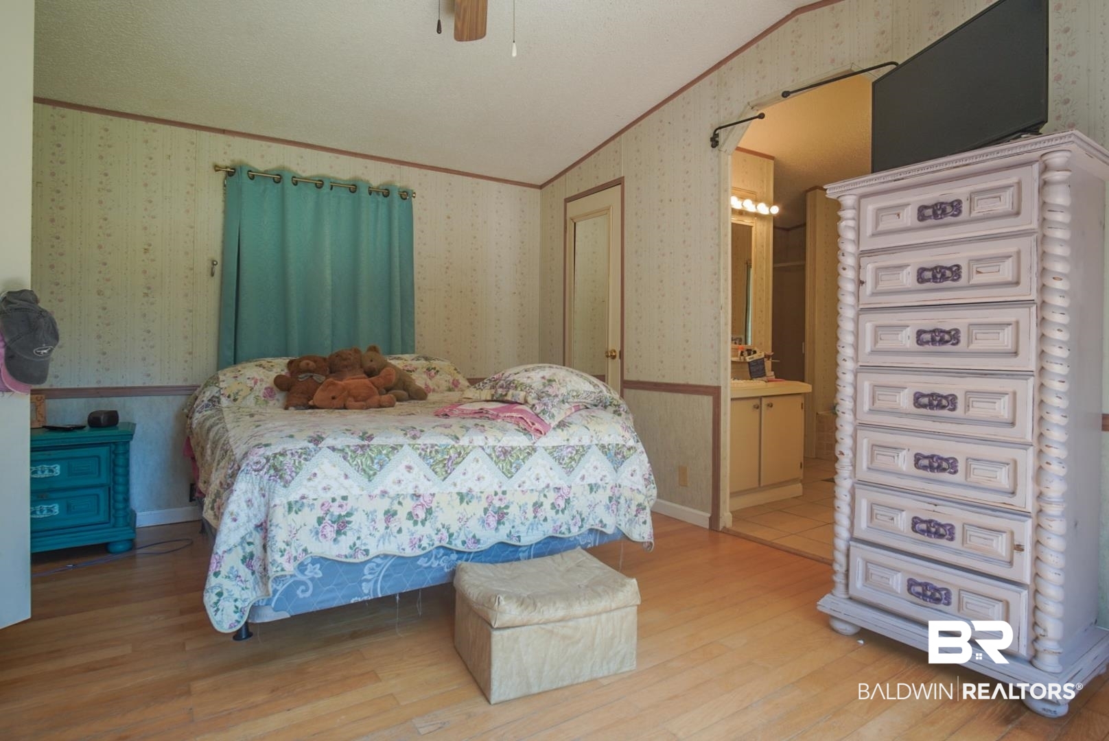 9190 County Road 97 Elberta, AL 36530 - Photo 26 of 53 Bedroom featuring lofted ceiling, light hardwood / wood-style floors, connected bathroom, and ceiling fan