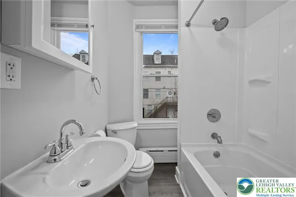 $2,100 | 721 Ferry Street, Easton, PA 18042