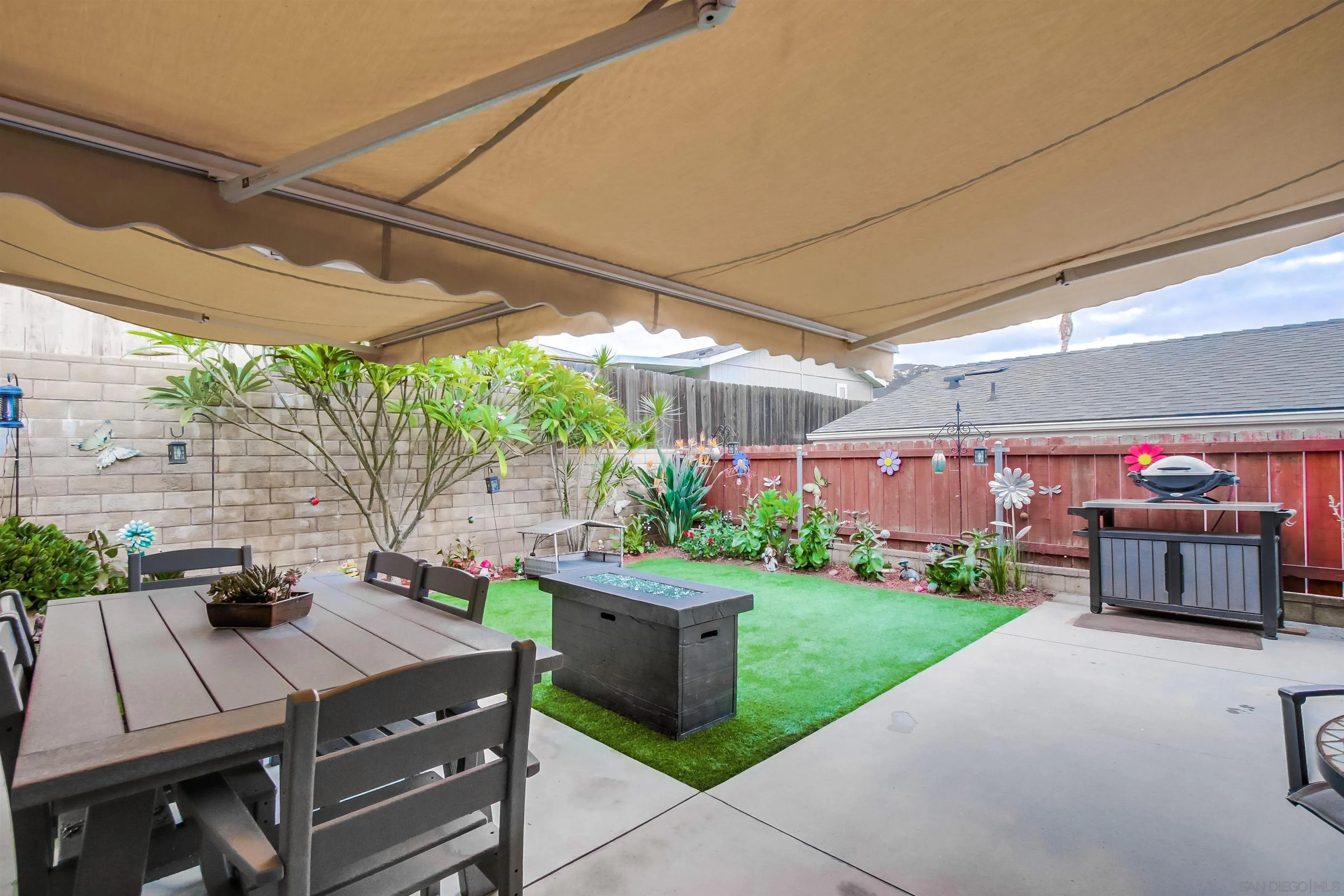 15935 Spring Oaks Road, Unit SPACE 16 El Cajon, CA 92021 - Photo 26 of 45 a view of a patio with a table and chairs