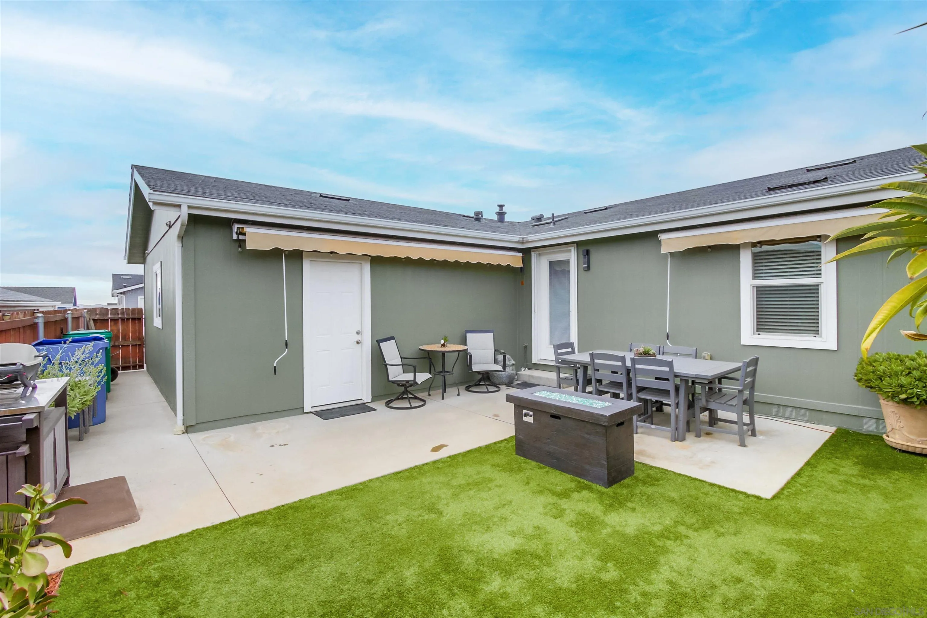 15935 Spring Oaks Road, Unit SPACE 16 El Cajon, CA 92021 - Photo 28 of 45 a living room with furniture