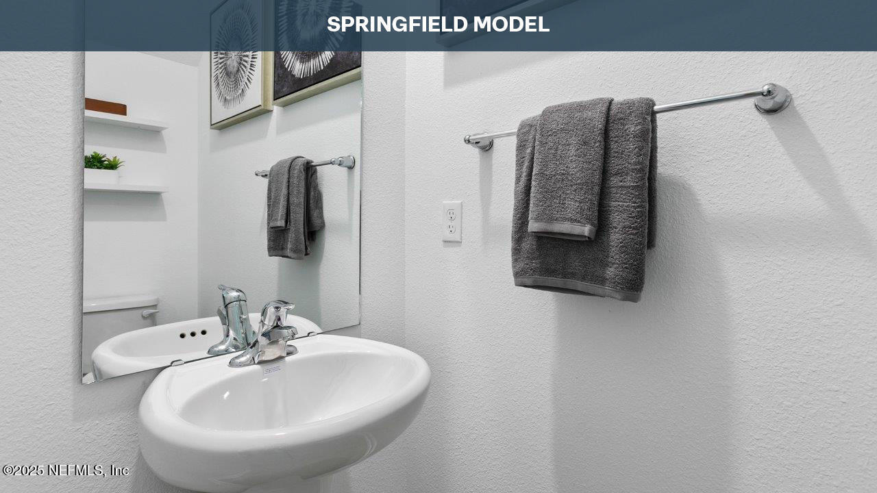 135 Palmetto Rdg Road St. Augustine, FL 32095 - Photo 18 of 53 a bathroom with a sink and mirror