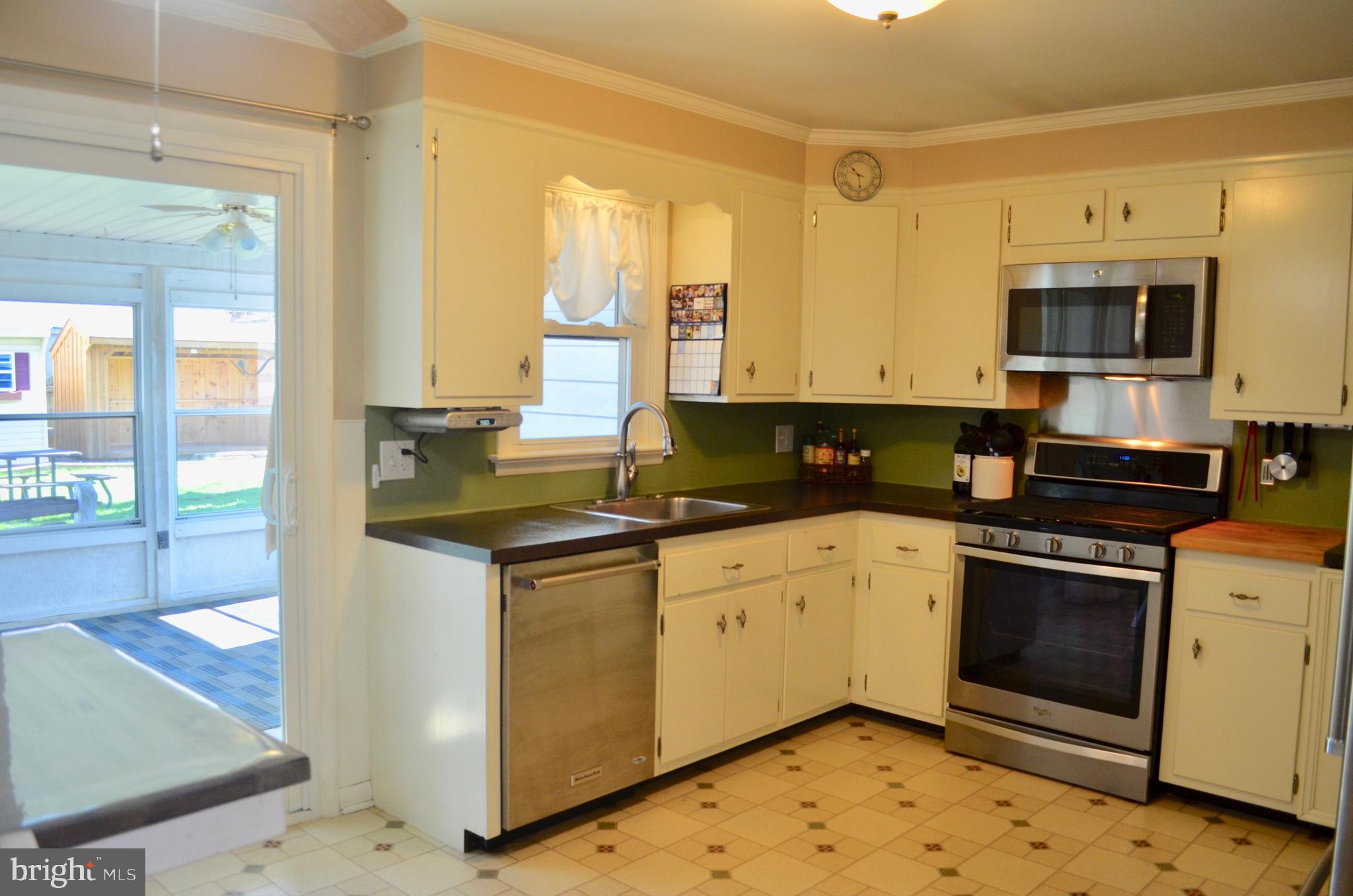 337 Dahlia Road Lancaster, PA 17602 - Photo 12 of 42 Gallery Image 12
