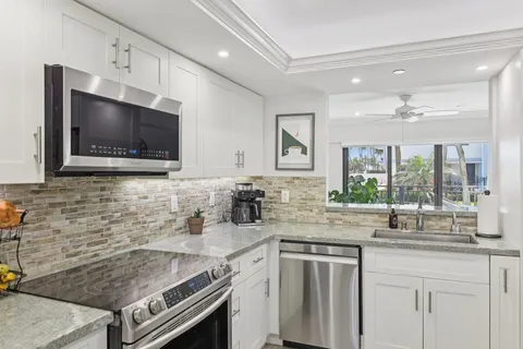 $1,199,000 | 665 Southeast 21st Avenue, Unit 107, Deerfield Beach, FL 33441