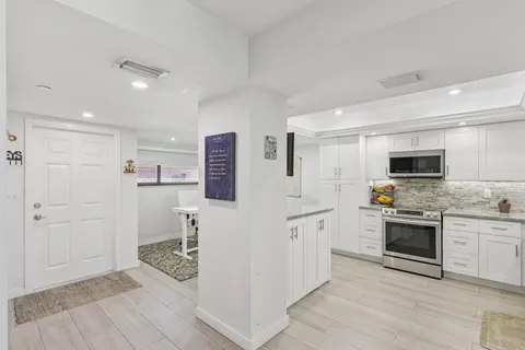 $1,199,000 | 665 Southeast 21st Avenue, Unit 107, Deerfield Beach, FL 33441