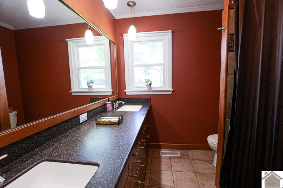 101 Highland Church Road Paducah, KY 42001 - Photo 23 of 32 Guest Bathroom